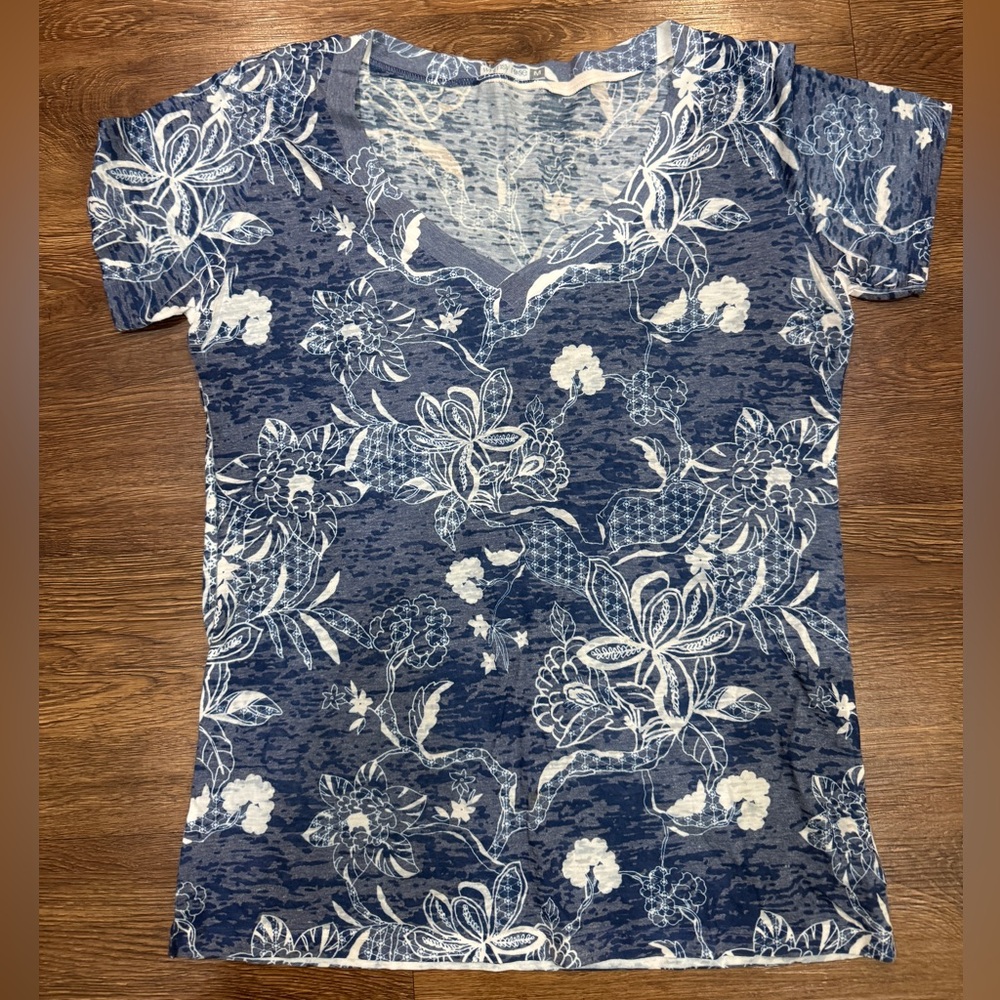 New whimsy rose shirt medium